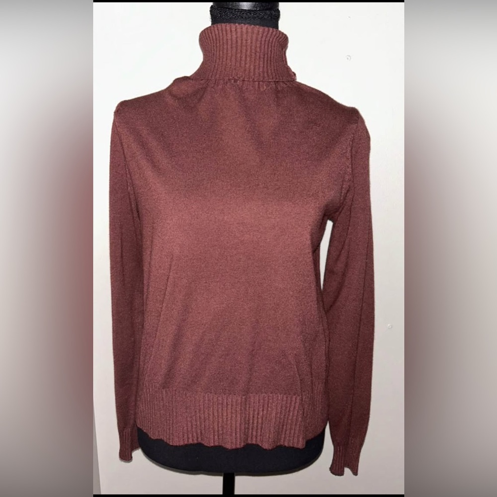 Apt 9 soft turtleneck sweater. Size medium. Rusty Brown
